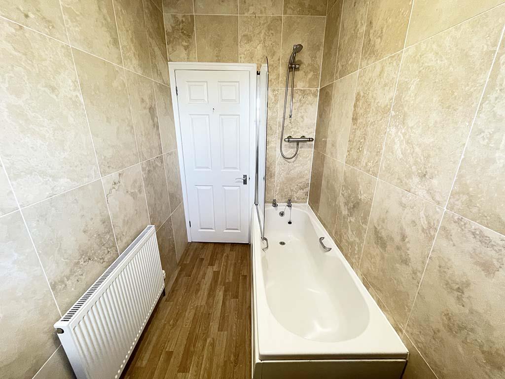 2 bedroom mid terrace house Let Agreed in Barnoldswick - Bathroom